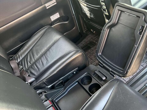 Nissan Elgrand 3.5 V6 HIGHWAY STAR GRADE 4B WOW 28