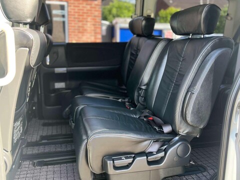 Nissan Elgrand 3.5 V6 HIGHWAY STAR GRADE 4B WOW 38