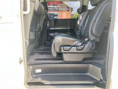 Nissan Elgrand 3.5 V6 HIGHWAY STAR GRADE 4B WOW 40