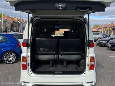 Nissan Elgrand 3.5 V6 HIGHWAY STAR GRADE 4B WOW 52