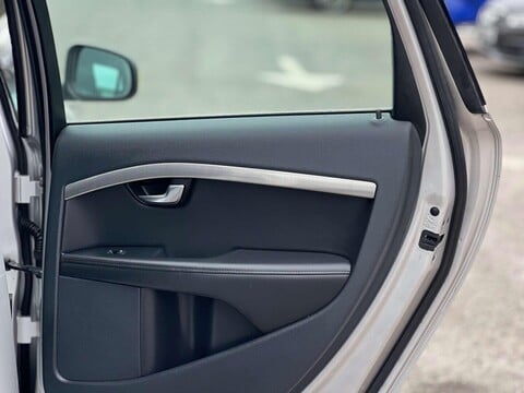 Volvo V70 2.0 V70 SE D3 Auto 5dr 43