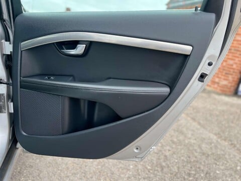 Volvo V70 2.0 V70 SE D3 Auto 5dr 44