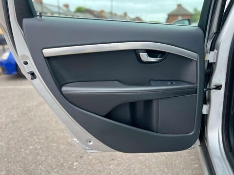 Volvo V70 2.0 V70 SE D3 Auto 5dr 54