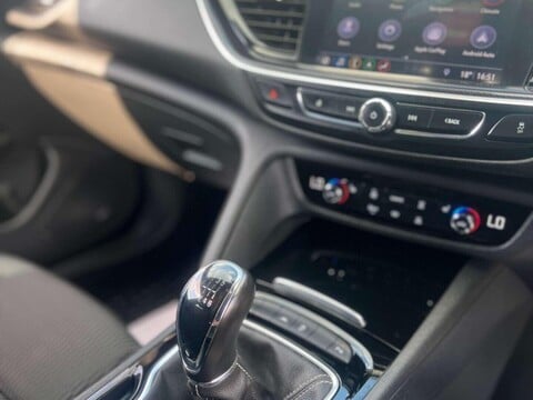 Vauxhall Insignia 1.5 Insignia SRi VX-Line Nav T 5dr 40