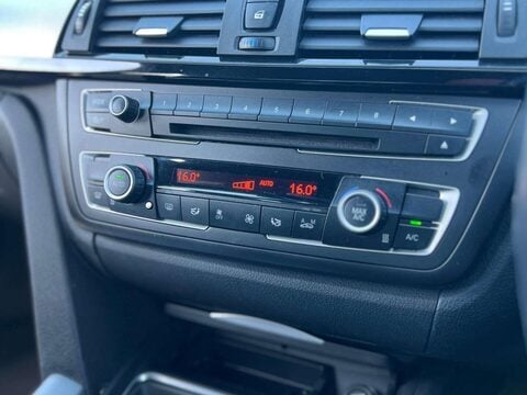 BMW 3 Series 320i M Sport Saloon 4dr Petrol Auto xDrive Euro 5 (s/s) (184 ps) 21