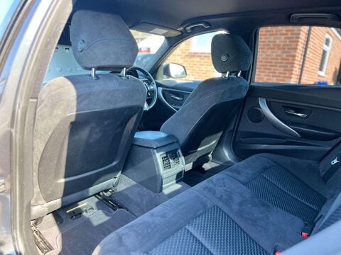 BMW 3 Series 320i M Sport Saloon 4dr Petrol Auto xDrive Euro 5 (s/s) (184 ps) 37