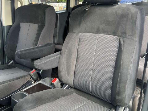 Mitsubishi Delica Roadest 36