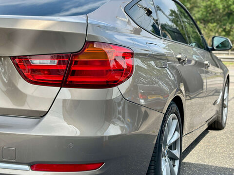 BMW 3 Series 320i LUXURY GT Auto 33