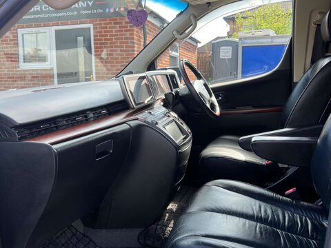 Nissan Elgrand 3.5+HIGHWAY STAR+GRADE 4+WARRANTED MILES 41