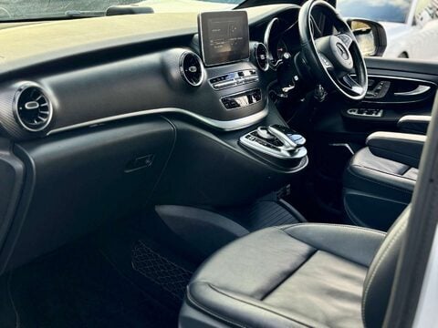 Mercedes-Benz V Class 2.2 V220d AMG Line MPV 5dr Diesel G-Tronic+ Euro 6 (s/s) 7 Seat (163 ps) 8