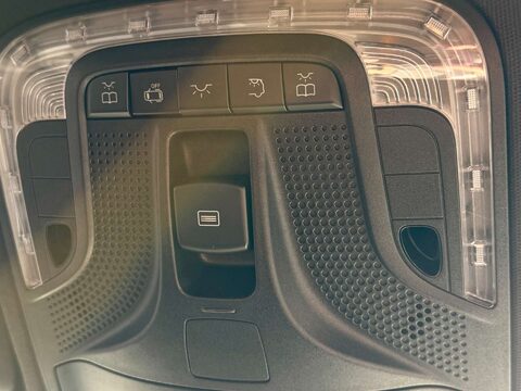 Mercedes-Benz V Class 2.2 V220d AMG Line MPV 5dr Diesel G-Tronic+ Euro 6 (s/s) 7 Seat (163 ps) 69