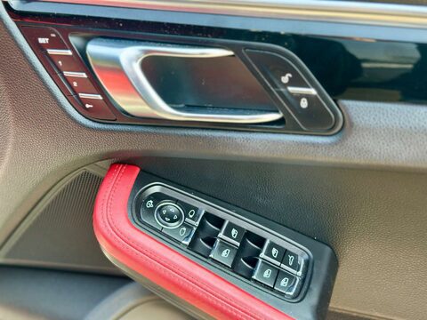 Porsche Macan 2.0T SUV 5dr Petrol PDK 4WD (s/s) (252 ps) 67