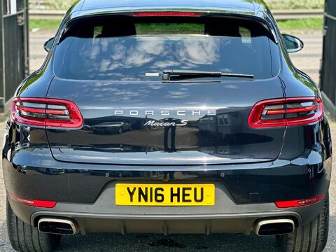 Porsche Macan 2.0T SUV 5dr Petrol PDK 4WD Euro 6 (s/s) (252 ps) 18