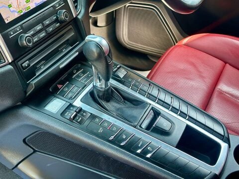 Porsche Macan 2.0T SUV 5dr Petrol PDK 4WD Euro 6 (s/s) (252 ps) 12