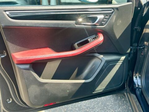 Porsche Macan 2.0T SUV 5dr Petrol PDK 4WD Euro 6 (s/s) (252 ps) 70