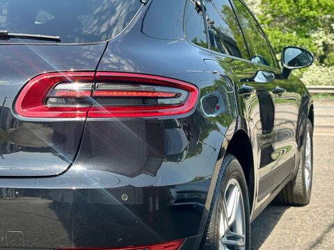 Porsche Macan 2.0T SUV 5dr Petrol PDK 4WD Euro 6 (s/s) (252 ps) 20