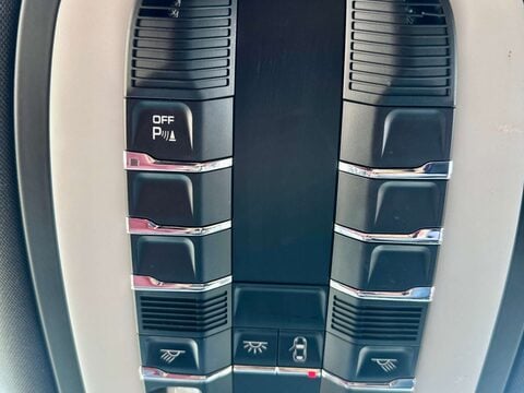 Porsche Macan 2.0T SUV 5dr Petrol PDK 4WD Euro 6 (s/s) (252 ps) 62