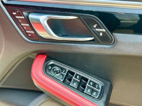 Porsche Macan 2.0T SUV 5dr Petrol PDK 4WD Euro 6 (s/s) (252 ps) 67