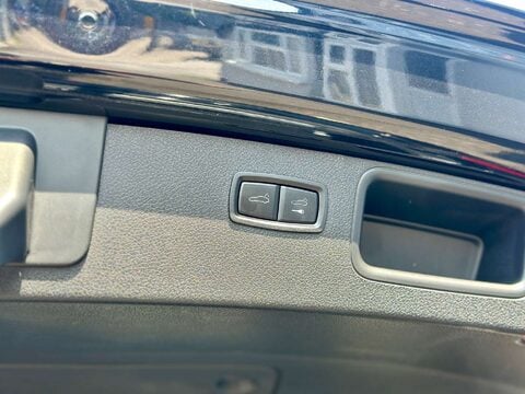 Porsche Macan 2.0T SUV 5dr Petrol PDK 4WD Euro 6 (s/s) (252 ps) 22