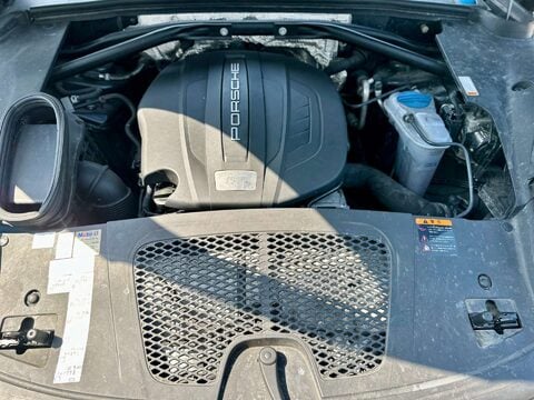 Porsche Macan 2.0T SUV 5dr Petrol PDK 4WD Euro 6 (s/s) (252 ps) 77