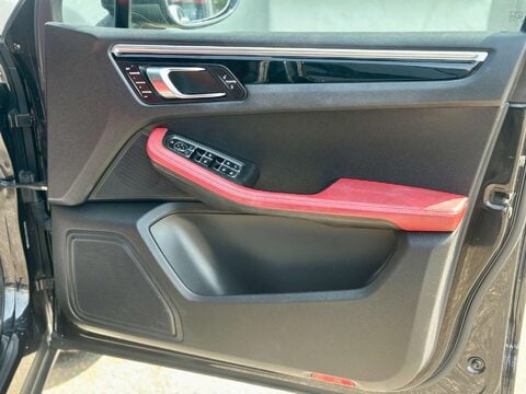 Porsche Macan 2.0T SUV 5dr Petrol PDK 4WD Euro 6 (s/s) (252 ps) 68