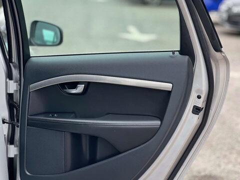 Volvo V70 2.0 V70 SE D3 Auto 5dr 43