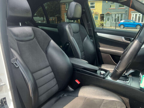 Mercedes-Benz C Class 2.1 C220 AMG Sport Edition Premium+ CDi Auto 4dr 11