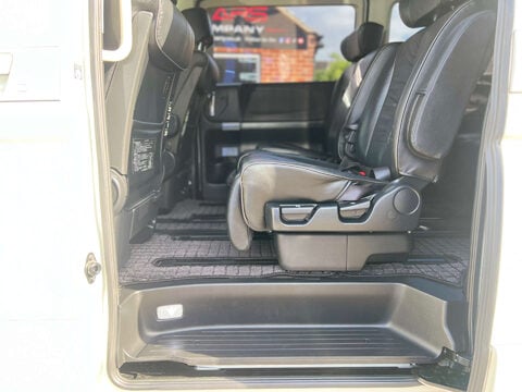 Nissan Elgrand 3.5 V6 HIGHWAY STAR GRADE 4B WOW 40