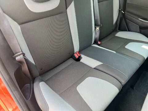 Ford Focus 1.6 Focus Zetec 105 5dr 16