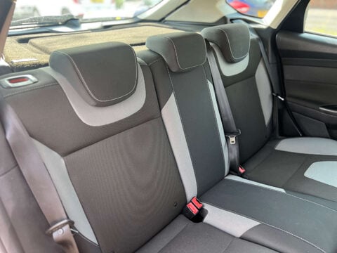 Ford Focus 1.6 Focus Zetec 105 5dr 17