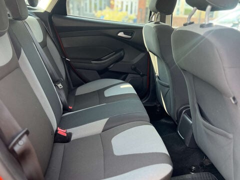 Ford Focus 1.6 Focus Zetec 105 5dr 18