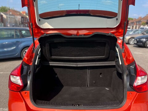 Ford Focus 1.6 Focus Zetec 105 5dr 27