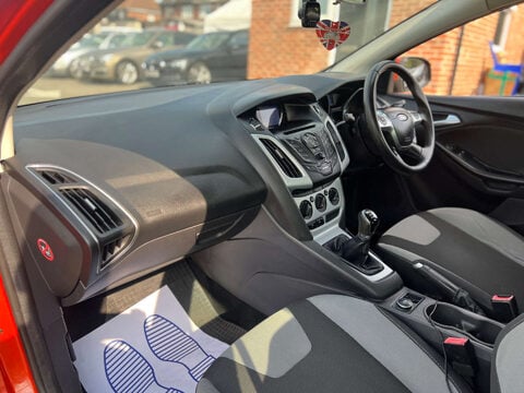 Ford Focus 1.6 Focus Zetec 105 5dr 15