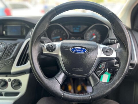 Ford Focus 1.6 Focus Zetec 105 5dr 21