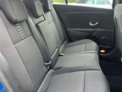 Renault Megane 1.6 Megane Expression VVT 100 5dr 17