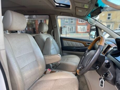 Toyota Alphard 3.0 V6 8 TWIN SUNROOFS 8 SEATER ULEZ AUTOMATIC 1