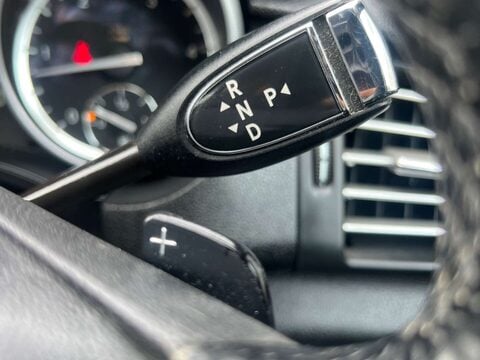 Mercedes-Benz R Class 3.0 R350 CDi 4Matic Auto 4WD 5dr 30