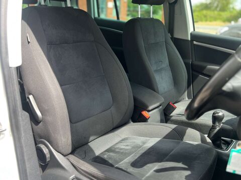 Volkswagen Tiguan 2.0 Tiguan Sport TDI BlueMotion Technology 5dr 14
