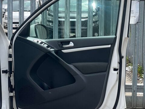 Volkswagen Tiguan 2.0 Tiguan Sport TDI BlueMotion Technology 5dr 35