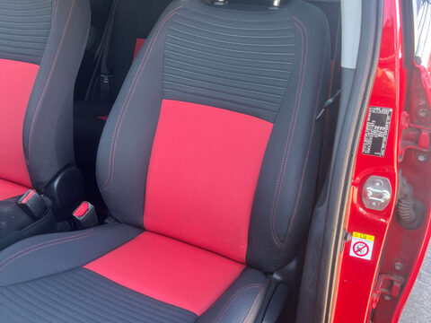 Toyota Yaris 1.3 Yaris Sport VVT-i 5dr 14