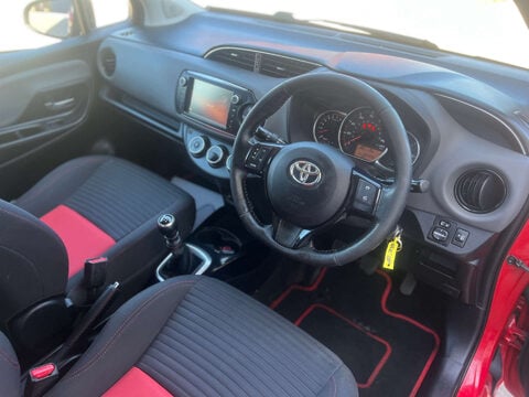 Toyota Yaris 1.3 Yaris Sport VVT-i 5dr 3