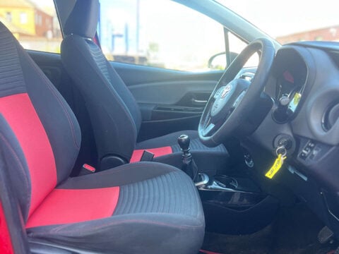Toyota Yaris 1.3 Yaris Sport VVT-i 5dr 13