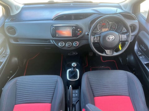 Toyota Yaris 1.3 Yaris Sport VVT-i 5dr 17