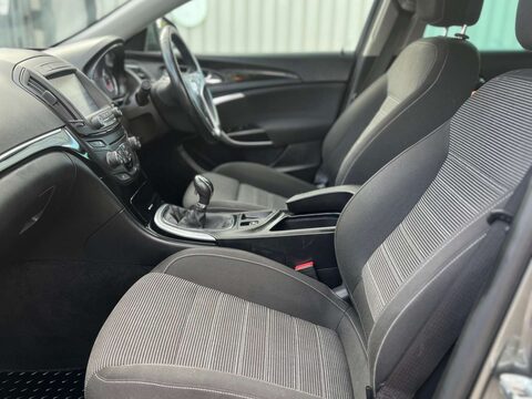 Vauxhall Insignia 2.0 Insignia SRi Nav CDTi ecoFLEX S/S 5dr 17