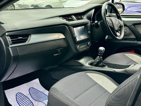 Toyota Avensis 2.0 Avensis Business Edition D-4D 5dr 31