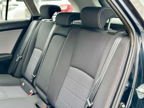 Toyota Avensis 2.0 Avensis Business Edition D-4D 5dr 39