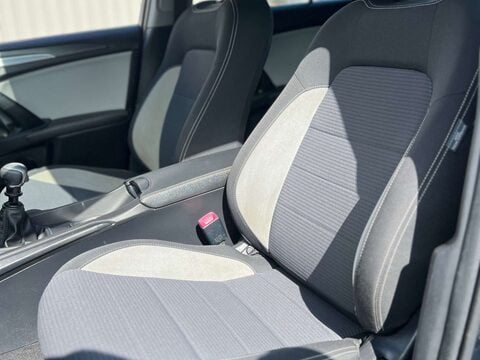 Toyota Avensis 2.0 Avensis Business Edition D-4D 5dr 23