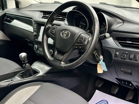 Toyota Avensis 2.0 Avensis Business Edition D-4D 5dr 18