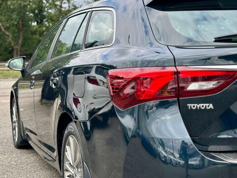 Toyota Avensis 2.0 Avensis Business Edition D-4D 5dr 8
