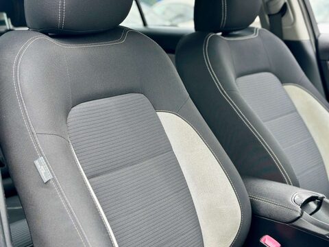 Toyota Avensis 2.0 Avensis Business Edition D-4D 5dr 23